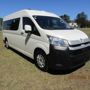 Mini-bus d'occasion Toyota Hiace 2023 à vendre – Moteur Turbo Diesel, Transmission Manuelle, Volant à Gauche, Sièges en Cuir, Intérieur Sombre, Jantes R17 - Product Image 4