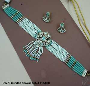 ชุดสร้อยคอแบบโชกเกอร์ไข่มุกโมติเพิร์ลจี้มาลาและ kundan แบบดั้งเดิมโกลด์โทนสีทองแบบดั้งเดิม - Product Image 4