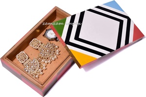Caja de Almacenamiento de Joyas Personalizada de Resina Hecha a Mano, Diseño con Incrustaciones Coloridas, Organizador Decorativo para Anillos, Aretes y Accesorios Pequeños - Product Image 3