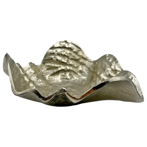 Bol de service décoratif ovale en laiton moderne avec extérieur or mat et intérieur vert porcelaine - Product Image 6