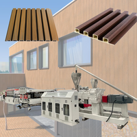 Panneau de plafond en PVC de haute qualité WPC PE panneau de revêtement de mur intérieur platelage profil de sol faisant des machines ligne d'extrusion