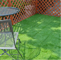 Tapis de jeu carré effet herbe de gymnastique de 30*30 cm avec carreaux de sol à emboîtement souples fabriqués au Vietnam