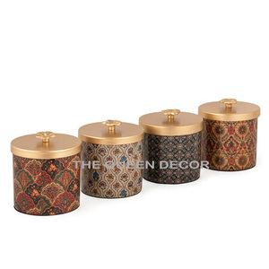 Recién llegado, tarro decorativo con acabado dorado de forma redonda de Metal de latón, estilo moderno, acento para el hogar medio - Product Image 3
