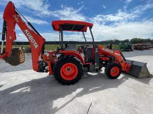 TRACTEUR KUBOTA EN EXCELLENT ÉTAT - TRACTEUR KUBOTA M108S - TRACTEUR KUBOTA À VENDRE AVEC ACCESSOIRES. - Product Image 3