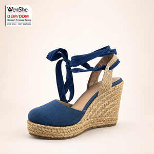 Sandalias de cuña de lona azul marino para mujer, con punta cerrada, cordones en el <span class=keywords><strong>tobillo</strong></span>, detalles de paja trenzada, estilo bohemio, zapatos de verano, bajo MOQ, OEM, ODM - Product Image 1