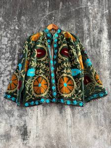 เสื้อแจ็คเก็ตกำมะหยี่ซูซานีสุดหรูพร้อมงานปักมือแท้ – เสื้อคลุมผู้หญิงสไตล์โบโฮชิคที่ได้รับแรงบันดาลใจจากวินเทจ - Product Image 1