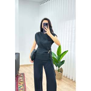 Blusa Negra Elegante con Detalle de Hebilla Dorada para Mujer, Marca LUSTRIN, Mezcla de Viscosa y Nailon, Corte Holgado y Moderno, para Venta al Por Mayor - Product Image 5