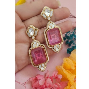 Boucles d'oreilles de luxe vêtements de fête avec look baroque ensemble de boucles d'oreilles de luxe pour les femmes boucles d'oreilles de fête pour cadeau - Product Image 1