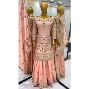 Costume de fête brodé de créateur pakistanais Salwar Kameez à la demande pour femmes disponible au prix de gros - Product Image 1