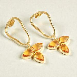 Boucles d'oreilles en argent 925 avec quartz citrine 4x6mm en forme de poire - Clous dorés en forme de larme - Bijoux de naissance de novembre 2026 - Product Image 1