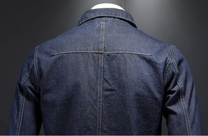 แจ็กเก็ตยีนส์สีน้ำเงินเข้มสำหรับผู้ชายเสื้อโค้ทยีนส์ลำลองคลาสสิกเสื้อแจ็กเก็ตแฟชั่นสไตล์หล่อทนทานผ้าฝ้ายสวมใส่ได้ทุกวัน - Product Image 4