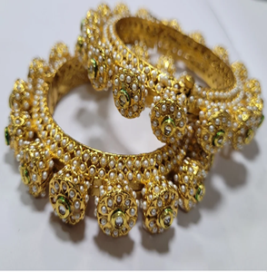 กำไลทองเหลืองแบบคู่ ประดับคริสตัลโบราณ ชั้นๆ ตกแต่งมุกแบบจูมก้า ชุดแต่งงานแบบดั้งเดิม มีจำหน่ายในราคาขายส่ง - Product Image 5