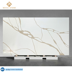 NV865 Losa de cuarzo hecha a mano Calacatta Gold Vein Paneles expansivos Losas de piedra de cuarzo blanco - Product Image 1