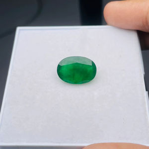 Esmeralda natural de Zambia, corte ovalado, 8.10 quilates, piedra preciosa de buena calidad, buen brillo, color verde agradable, pulido perfecto, ideal para cualquier joyería. - Product Image 1