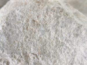 La pyrophyllite blanche assure une pureté maximale pour les peintures et les revêtements, agissant comme une charge brillante fonctionnelle. - Product Image 1