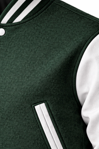 Chaqueta Varsity Personalizada Verde y Blanca, Chaqueta de Béisbol Letterman, Cuerpo de Lana, Mangas de Cuero PU, Fabricante de Marca Privada OEM - Product Image 4
