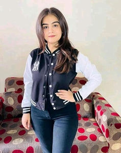 2025 chaquetas universitarias recortadas con logotipo personalizado de la mejor calidad para mujer, abrigo de invierno corto de manga larga, personalización de tarifa al por mayor - Product Image 4