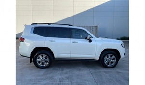 รถ SUV ปี 2020 พวงมาลัยขวา ขับเคลื่อนสี่ล้อ เบาะหนัง ภายในสีเข้ม - Product Image 4