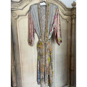 Chaqueta Larga de Seda Azul con un Toque de Elegancia - Product Image 5