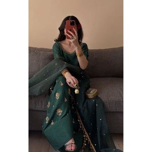 Elegantes Conjuntos de Trajes para Mujer, Compra en Línea de Vestidos Verde Botella - Product Image 3