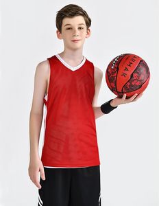Uniformes athlétiques personnalisés pour enfants Ensemble short et maillot de basket-ball réversibles et respirants pour la pratique des sports d'équipe - Product Image 2