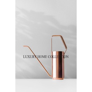 Arrosoir en métal durable de haute qualité pour le jardinage et l'arrosage des plantes d'extérieur avec un design martelé et une poignée robuste - Product Image 4