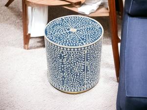 Taburete de imitación antiguo con incrustaciones de hueso, hecho a mano, ecológico y personalizado, para decoración de interiores de lujo. - Product Image 3