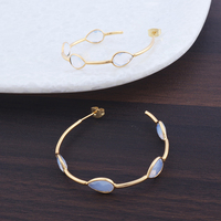 Zeva bijoux en gros prix abordable opalite de feu lunette réglage boucle d'oreille en laiton plaqué or 18 carats lite poids bijoux boucle d'oreille cerceau