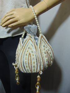 กระเป๋า Potli ของเจ้าสาว,กระเป๋าทรงเรียวสีทองและสีเงิน - Product Image 5