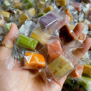 Bonbons à la noix de coco faits à la main 100% incontournables vietnamiens Keo Dua Lotus bleu avec saveur de café directement du Vietnam - Product Image 3