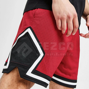 Pantalones cortos de malla de fitness para hombre de diseño personalizado con dos bolsillos laterales profundos estilo casual recortado - Product Image 4