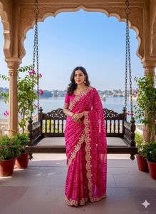 Sari en Georgette Pur d'Exportation Dhwaja avec Imprimé Bandhani de Jodhpur, Bordure avec Travail Pita et Butti, Origine Gujarat, Sari pour Femmes - Product Image 3