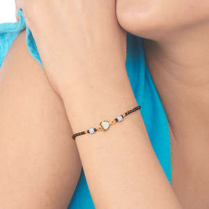 Pulsera Mangalsutra de Oro con Corazón - Joyería Fina con Cuentas - Product Image 3