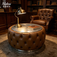 Industrieller Aviator Aluminium-Couchtisch Runder Knopfgehefteter Leder-Mitteltisch Genieteter Metall-Tischplatte Luxuriöse Wohnzimmermöbel