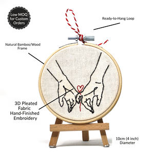 Aro de Bordado Hecho a Mano con el Diseño de "Promesa Sellada" – Bambú de 10 cm – Promesa de Amistad con Nudo de Corazón Rojo – Regalo Simbólico de Amistad y Pareja Espiritual - Product Image 2