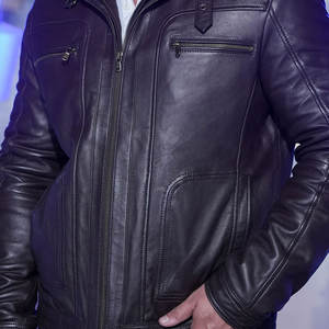 Chaqueta de Cuero Suave para Invierno con Ajuste Cómodo y Fabricación de Alta Calidad para Moda Casual Urbana - Product Image 4