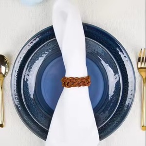 Ronds de serviette en cuir classiques durables conçus pour les fêtes de campagne élégantes dîners romantiques et intérieurs traditionnels - Product Image 3