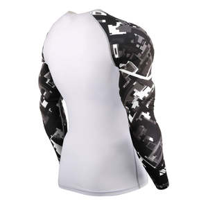 Top de manga larga Rashguard personalizado con tecnología de secado rápido adecuado para gimnasio, playa, deportes acuáticos, pedido a granel disponible - Product Image 6