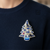 Broche de Noël de haute qualité en forme de sapin, ornée de perles et de strass bleus, faite à la main, réglable, pour femme, idéale pour les fêtes, en tissu non tissé