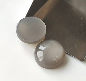 Cabochon en pierre de lune grise naturelle de qualité supérieure 3mm-20mm pierres précieuses rondes à dos plat prix de gros pour la fabrication de bijoux - Product Image 4