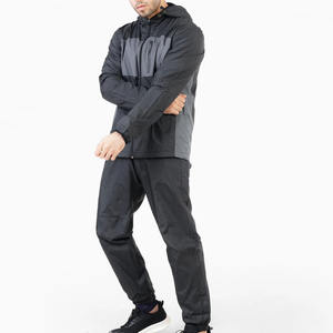 Conjunto de Chaqueta y Pantalones Deportivos de Color Personalizado, Estilo Urbano Holgado, Cortavientos, Cierre con Cordón, Traje Deportivo Informal de Nailon - Product Image 1