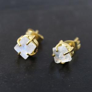 ต่างหูเม็ดเดี่ยวชุบทองสำหรับอินเดียแบบง่ามพลอยมูนสโตนธรรมชาติ - Product Image 2