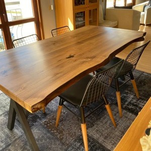 Mesa de Comedor Contemporánea de Madera Maciza con Patas de Metal Resistentes, Muebles Modernos Ecológicos y Duraderos para Interiores de Hogar, Hotel y Casa de Campo - Product Image 2