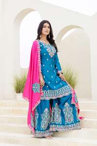 Fournisseur indien de costume palazzo en soie chinon avec broderie, travail de séquence pour les occasions festives et les tenues de soirée, disponible à la vente - Product Image 2