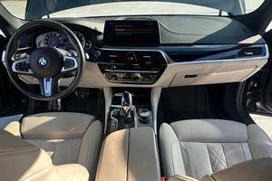 BMW M550i xDrive 2018 d'occasion haut de gamme, V8 biturbo, transmission intégrale, très bien équipée - Product Image 4