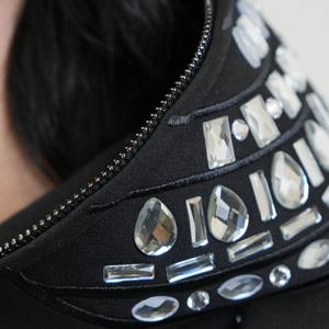 Sweat à capuche unisexe personnalisé coupe classique brodé de strass, style streetwear, collection automne-hiver, pull grande taille avec logo brillant 100% - Product Image 5