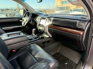 Toyota Tundra Limited CrewMax 2016, 5.7L, Interior de Cuero Oscuro, Caja de Cambios Automática, Cámara Trasera, Tamaño de Neumáticos R16, Izquierda/Derecha, Usado - Product Image 6