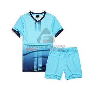 Ropa de entrenamiento, precio al por mayor, hecho en Pakistán uniforme de fútbol, uniforme de fútbol de la mejor calidad para hombres - Product Image 1