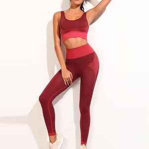 Conjunto de yoga personalizado de alta calidad creado para mujeres que buscan comodidad, durabilidad y ropa deportiva elegante y de alto rendimiento. - Product Image 2