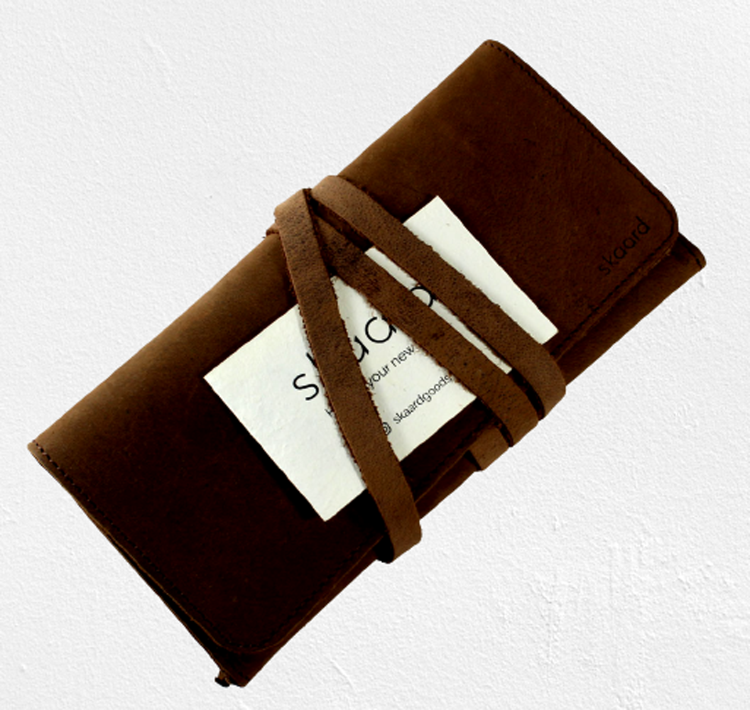 สีน้ำตาล